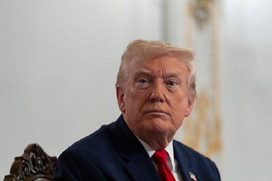 特朗普签署措施 确保稀土供应并分享部分芯片销售收入